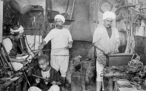 gunsmiths-and-polishers-of-weapons-tunisia-years-1910-nd-85.jpg