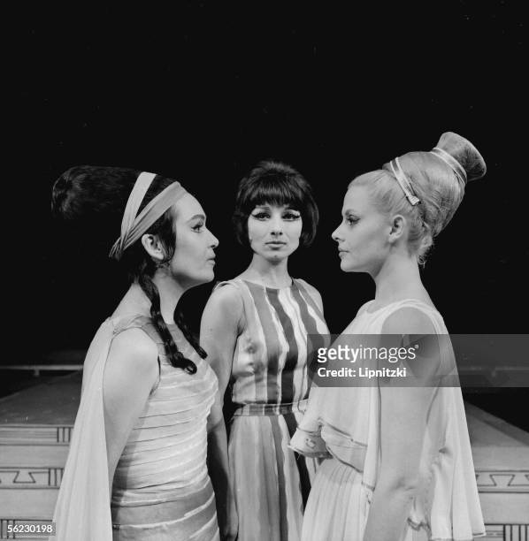 " La Guerre de Troie n'aura pas lieu " of Jean Giraudoux. Maria Mauban, Judith Magre and Christiane Minazzoli. Paris, T.N.P., February 1963....