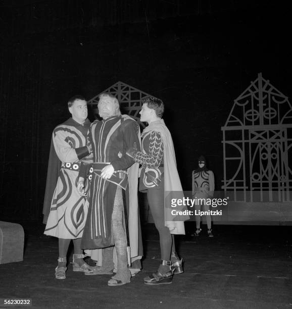 " Macbeth " of Shakespeare. Philippe Noiret, Georges Wilson and Roger Mollien. Paris, T.N.P., January 1955. LIP-160-042-351.