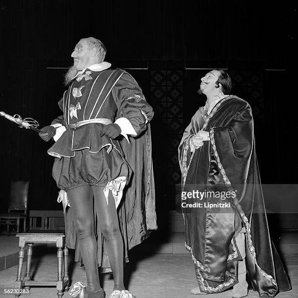 Georges Wilson and Daniel Sorano in " Ruy Blas " of Victor Hugo. Paris, T.N.P., February 1954. LIP-160-072-001.