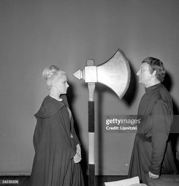 Jean Vilar and Christiane Minazzoli in " Thomas More " of Robert Bolt. Paris, T.N.P, May 1963. LIP-160073-012.