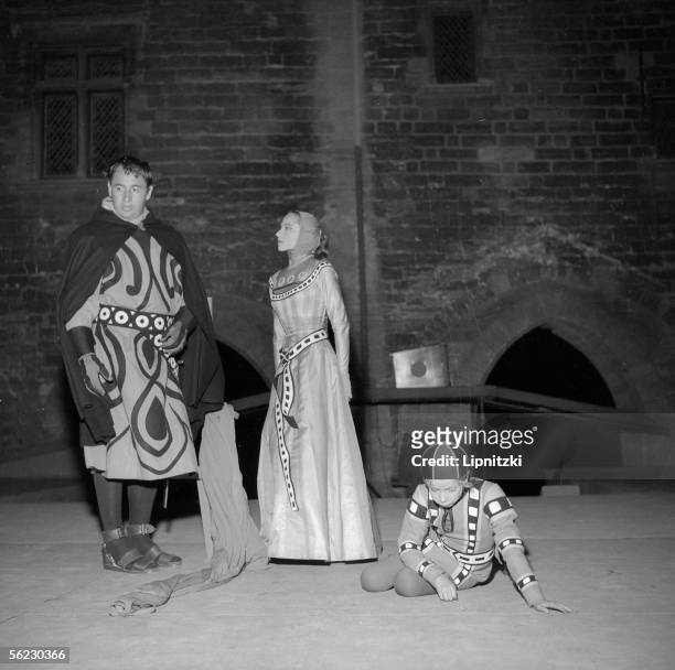 Macbeth " of Shakespeare. Philippe Noiret, Monique Chaumette and Eric Douet. Festival of Avignon, July 1954. LIP-062-015-018.