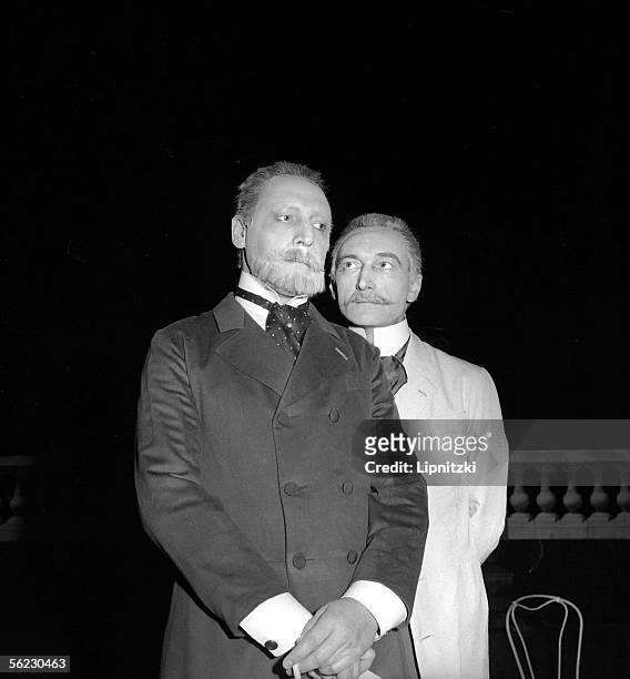 Georges Wilson and Jean Vilar, actor and director, in " La Ville " of Paul Claudel. Paris, T.N.P., December 1955. LIP-160-081-056.
