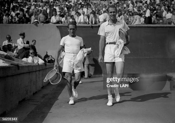 Henri Cochet and Yvon Petra, French tennismen. Paris, Roland-Garros stadium. August 1943. LAP-16081.