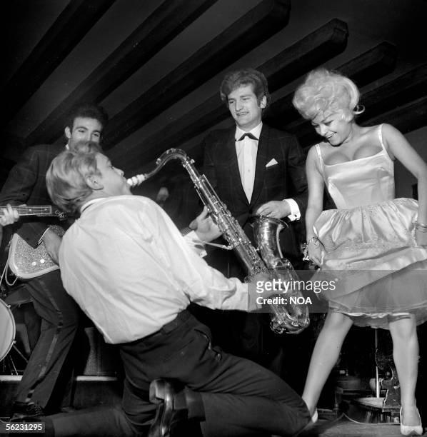 Eddy Mitchell singing with "Les Chaussettes noires ". Paris, Club Saint-Hilaire, 1963-65. HA-1233-8.