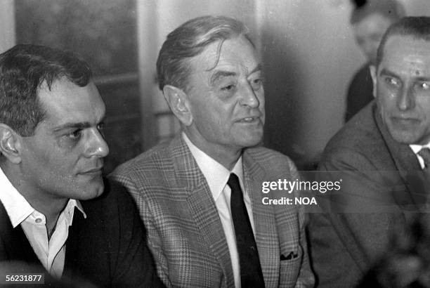 Omar Sharif, Egyptian actor and David Lean, English director, at the time of the presentation of their movie "Doctor Zhivago". Festival of Cannes,...