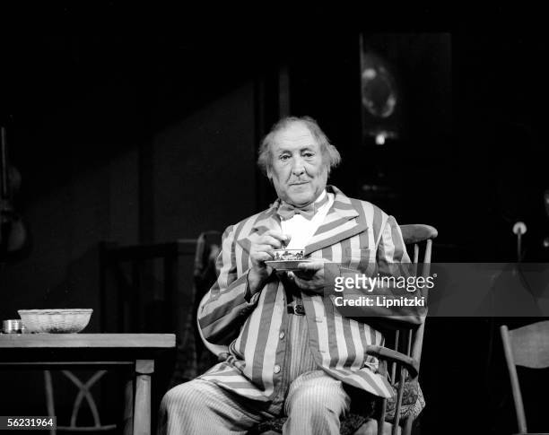 Georges Wilson, director and actor, in "Show Bis" by Neil Simon. Paris, Theatre des Bouffes-Parisiens, January 1994. LIP-023-095-039.