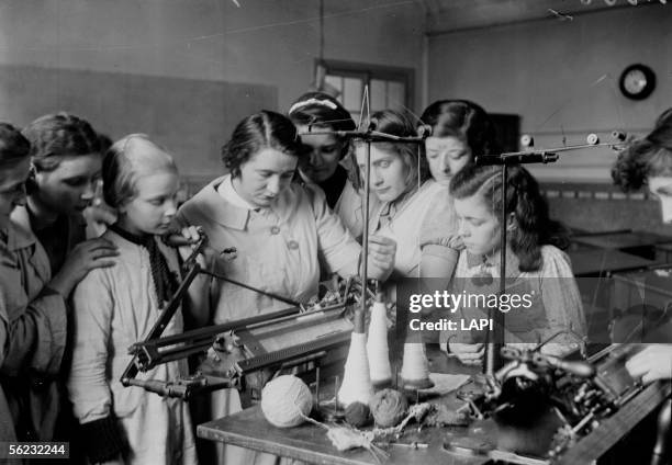 133 Vintage Knitting Machine Stock Photos, High-Res Pictures, and ...
