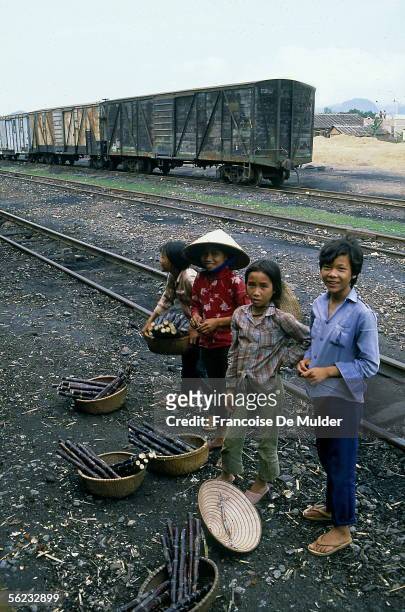 Vietnam. Young sellers of sugar cane, on the line Saigon - Hanoi, May 1989. FDM-2102-5.