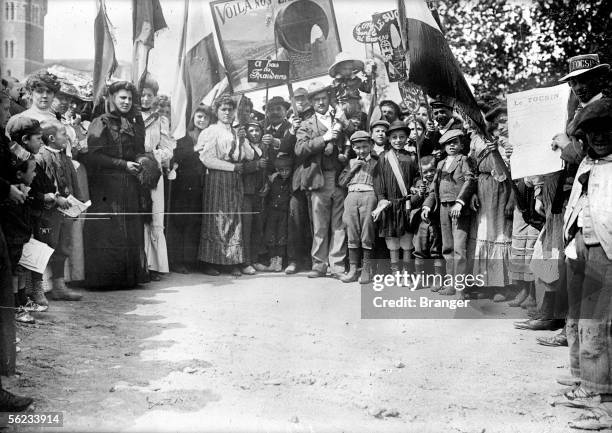 Wine growers of Baixas demonstrating. Perpignan, May 19, 1907.