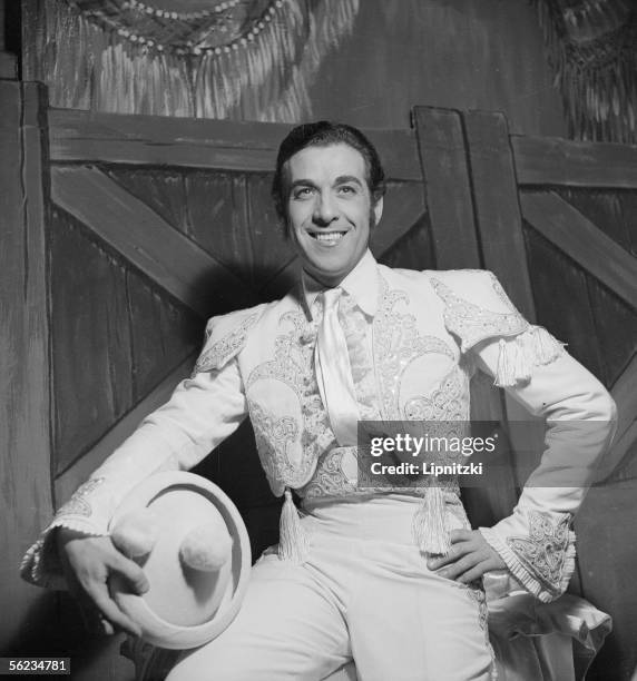 Luis Mariano , Spanish singer and comedian in "Andalousie" of Francis Lopez. Paris, theatre of the Gaite-Lyrique, 1947.