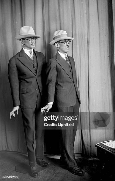 Foujita , French painter, near a model representing him, about 1925.