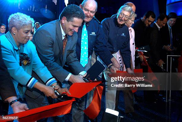 Home Depot co-founder Bernie Marcus, Georgia Governor Sunny Perdue, Air Tran COO Bob Fornaro, Atlanta Mayor Shirley Franklin cut the opening ribbon...