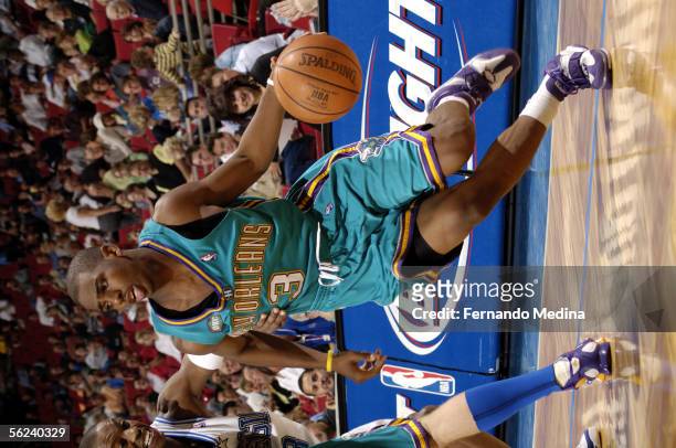 Chris Paul of the New Orleans/Oklahoma City Hornets drives to the basket against Steve Francis of the Orlando Magic November 19, 2005 at TD...