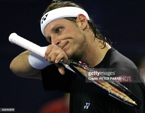 David Nalbandian of Argentina wipes his face after losing a point to Swiss world number one Roger Federer in the final of the Tennis Masters Cup in...