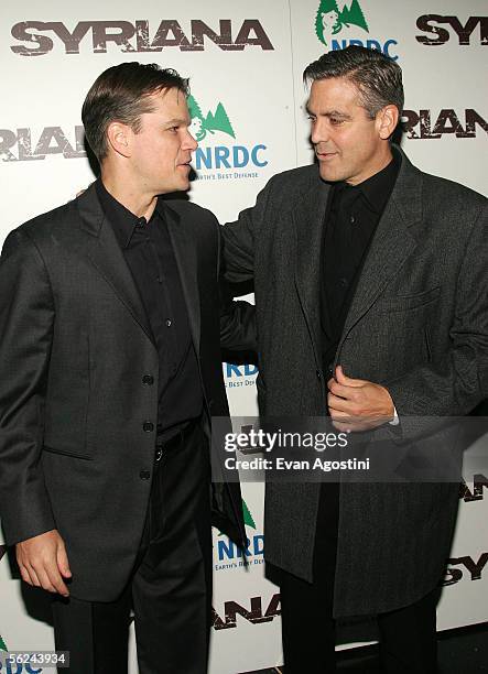 Actors Matt Damon and George Clooney attend the premiere of "Syriana" at the Loews Lincoln Center theatre November 20, 2005 in New York City.