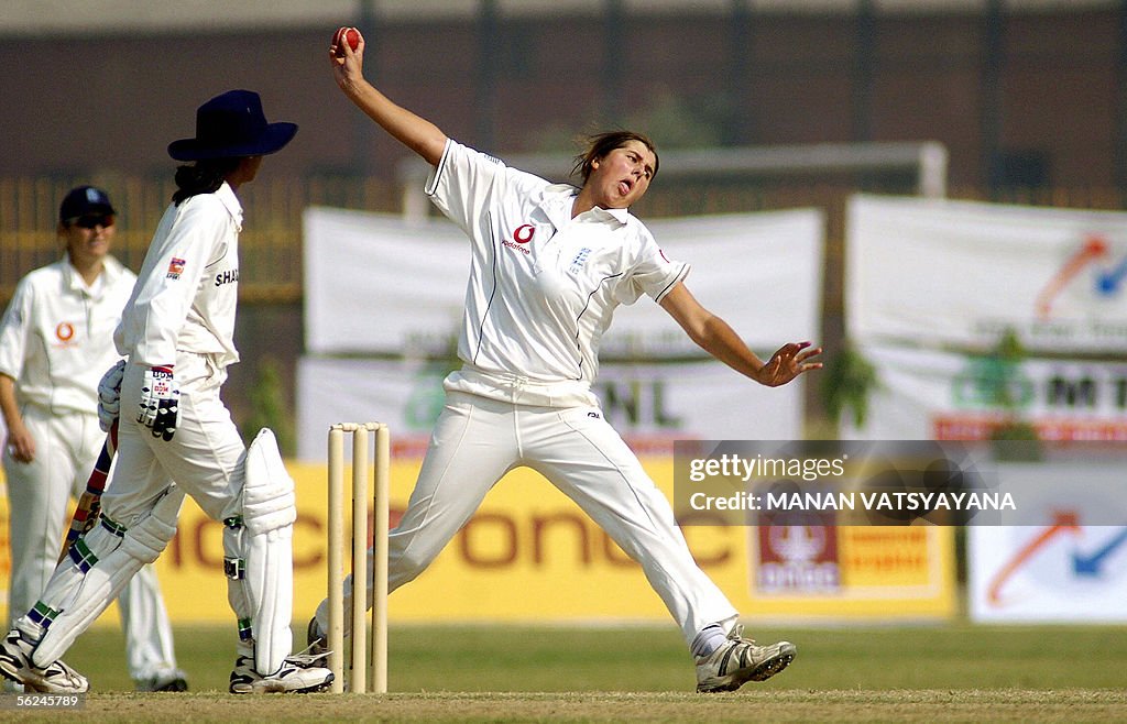 England women's cricketer Jenny Gunn (R)