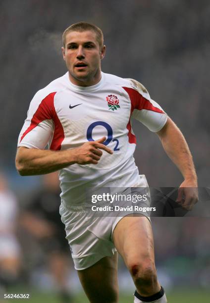 Ben Cohen of England in action during the Investec Challenge match between England and New Zealand at Twickenham Stadium on November 19, 2005 in...