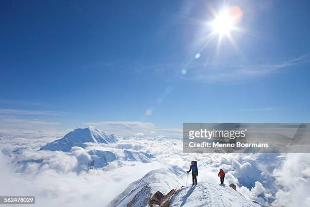 two male climbers at the ridge between 14k and 17k camp on mount mckinley, alaska. - mount mckinley stock-fotos und bilder