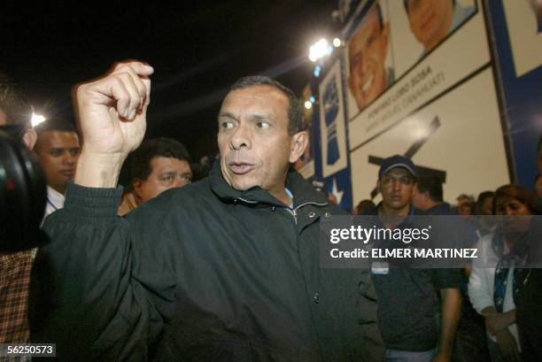 Porfirio Lobo, presidential hopeful for Honduras' National Party, gestures 21 November, 2005 in Tegucigalpa during the closure rally of his campaign...