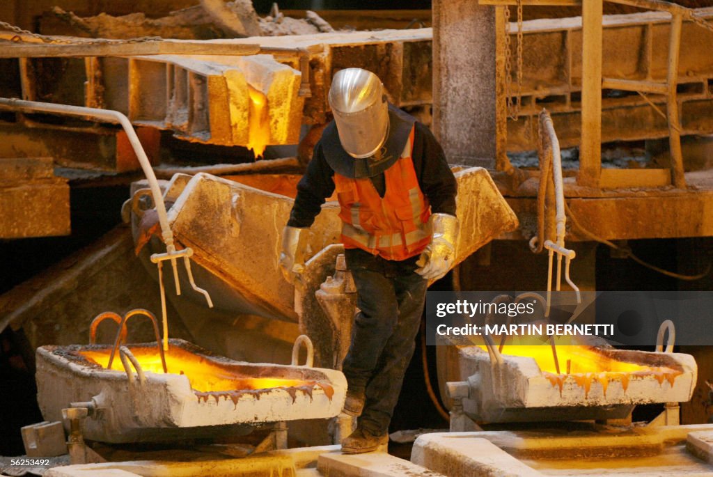 TO GO WITH AFP STORY A worker negociates