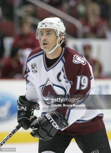 Joe Sakic of the Colorado Avalanche skates during the game against the Phoenix Coyotes at the Glendale Arena on November 16, 2005 in Glendale,...