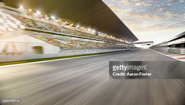 race track starting line - motorized sport fotografías e imágenes de stock