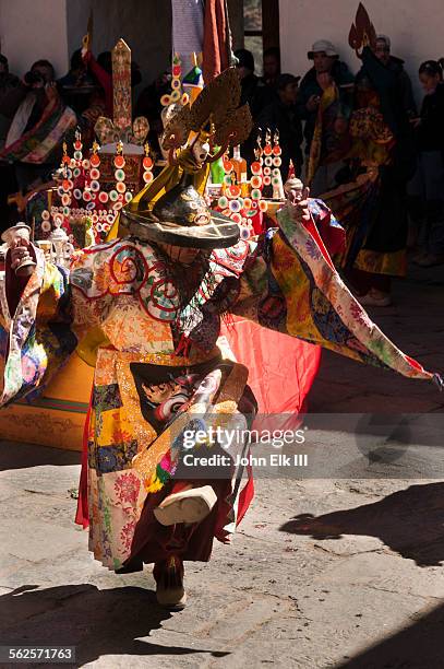 mani rimdu celebration, monk temple dancers - mani rimdu festival bildbanksfoton och bilder