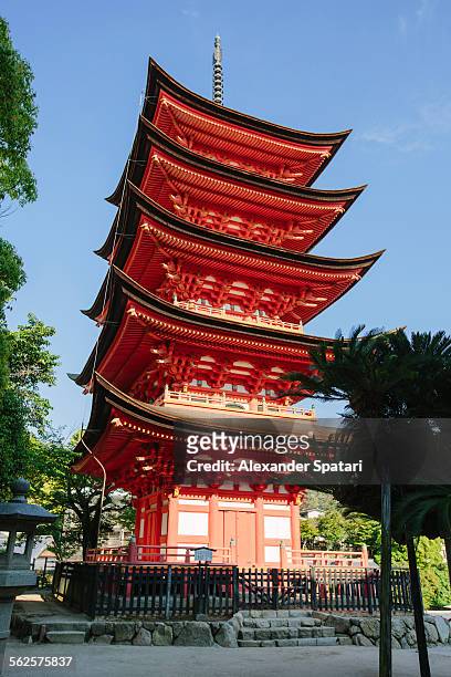 pagoda of itsukushima shinto shrine, miyajima - 厳島神社 ストックフォトと画像