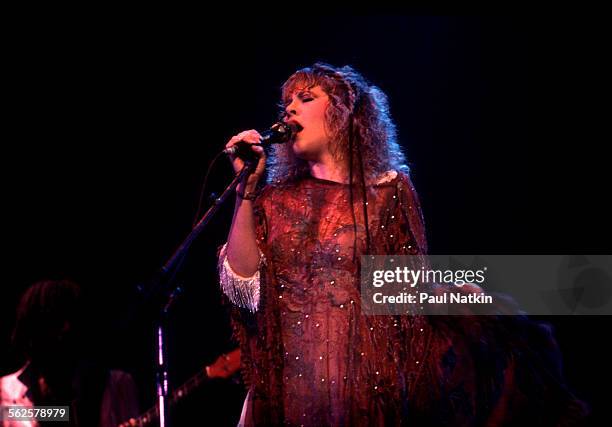 American musician Stevie Nicks performs onstage at the Rosemont Horizon, Rosemont, Illinois, July 18, 1983.