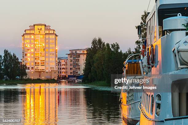 buildings at water, dusk - karlstad stockfoto's en -beelden