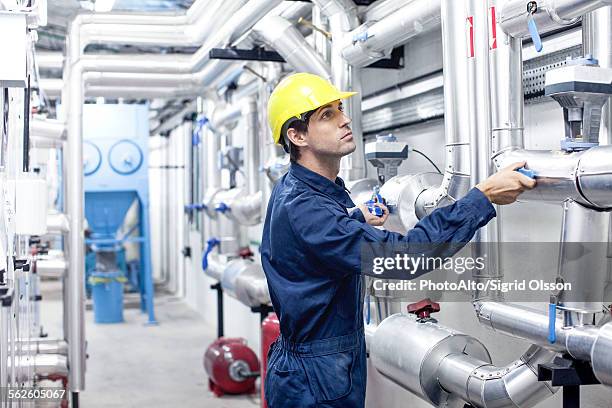 engineer working in industrial plant - oil industry stock-fotos und bilder