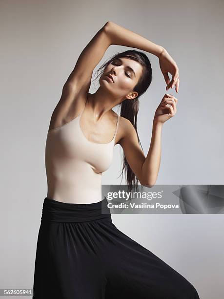 contemporary dancer - contemporary dance stock pictures, royalty-free photos & images