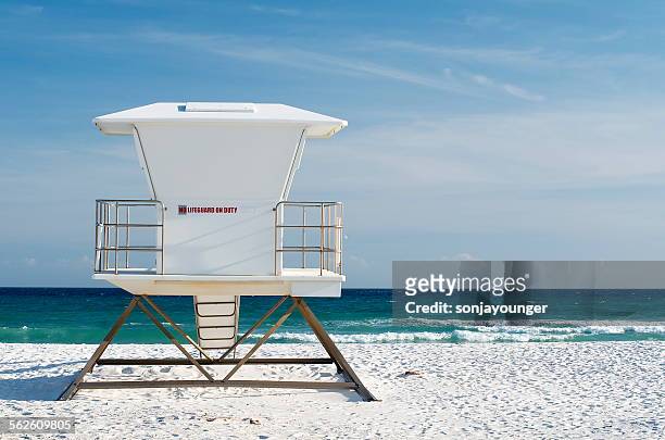 lifeguard tower on the beach, navarre, florida, usa - lifeguard tower fotografías e imágenes de stock