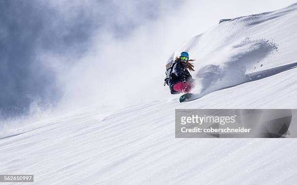 girl snowboarding in fresh powder snow, gastein, salzburg, austria - tiefschnee stock-fotos und bilder