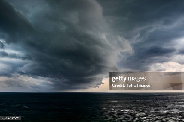 usa, florida, miami, storm clouds over sea - hurrikan stock-fotos und bilder