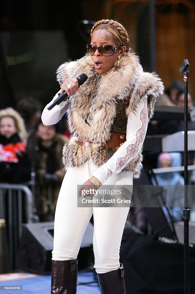 Singer Mary J. Blige performs Live on the NBC Today Show Toyota... News Singer Mary J. Blige performs Live on the NBC Today Show Toyota... News
