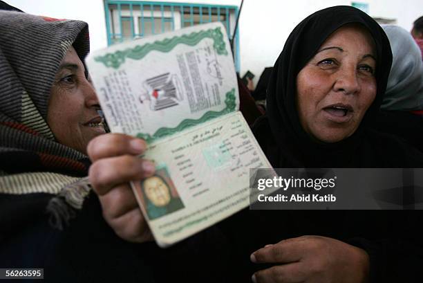 Palestinian Id 3,808 State Id Card Stock Photos, High-Res Pictures, and Images - Getty ...
