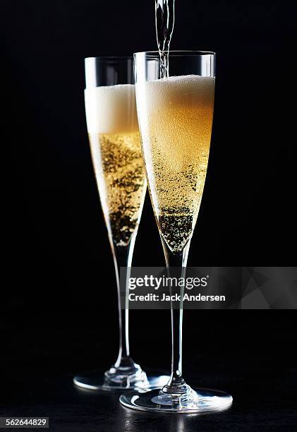 champagne - bulles champagne photos et images de collection