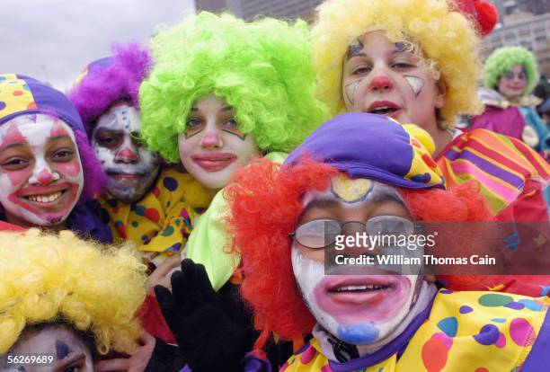 Children dressed as clowns march during Philadelphia's 86th Annual Thanksgiving Day Parade on November 24, 2005 in Philadelphia, Pennsylvania, USA....