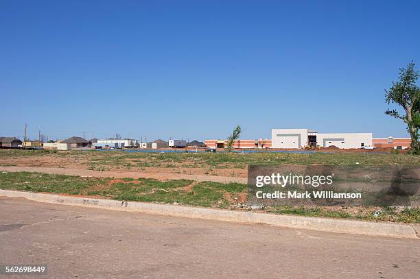 moore tornado rebuilding. - moore oklahoma foto e immagini stock