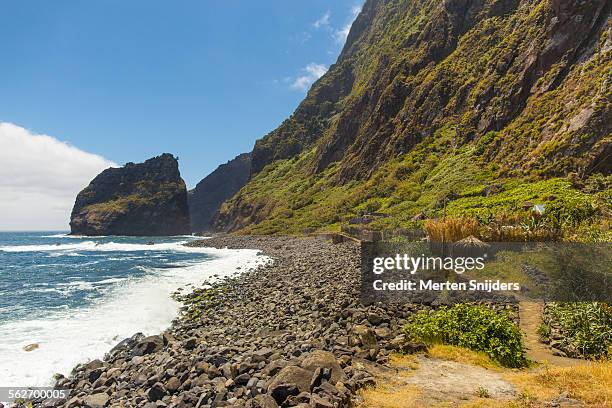 coastline and trail at ilhéu da rocha do navio - navio stock pictures, royalty-free photos & images