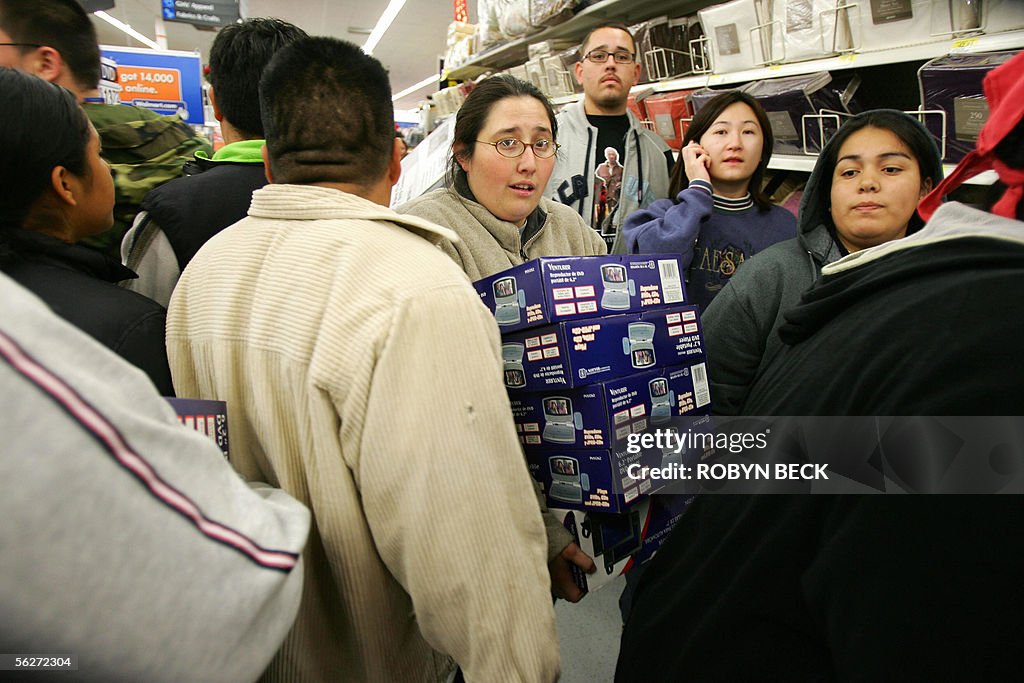 A shopper with four DVD players marked d