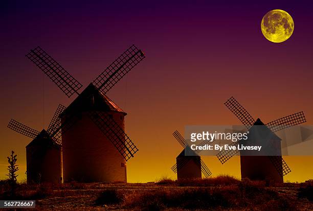 sunset and moon windmills - don quijote de la mancha fotografías e imágenes de stock