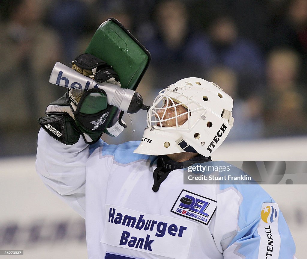 Hamburg Freezers v Adler Mannheim
