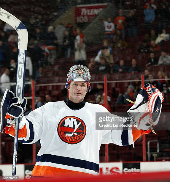 Garth Snow Celebrates being named the second star of the game against the Philadelphia Flyers on November 26, 2005 at the Wachovia Center in...