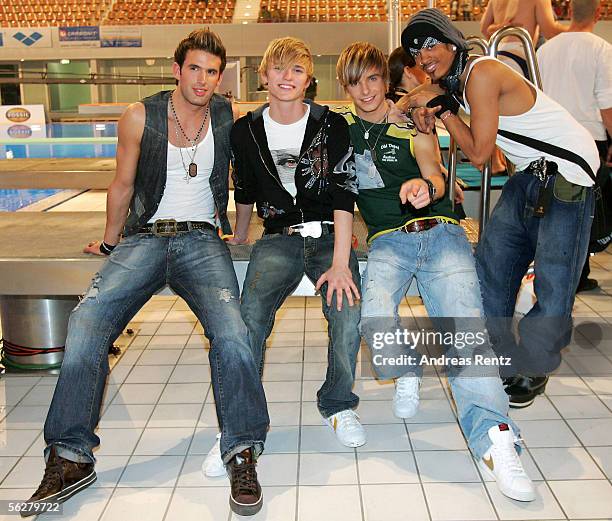 The boygroup 'US5' pose during the Stefan Raab 'TV Total Turmspringen' - TV Show at the swimarena at the Europasportpark on November 26, 2005 in...