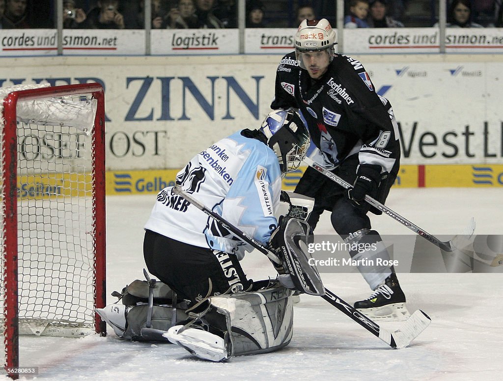 Iserlohn Roosters v Hamburg Freezers
