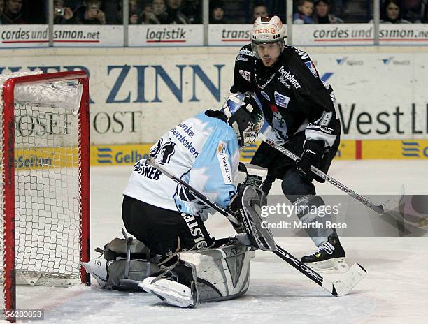 Tobias Guettner new goalkeeper of Hamburg makes a save during the DEL Bundesliga match between Iserlohn Roosters and Hamburg Freezers on November 27,...