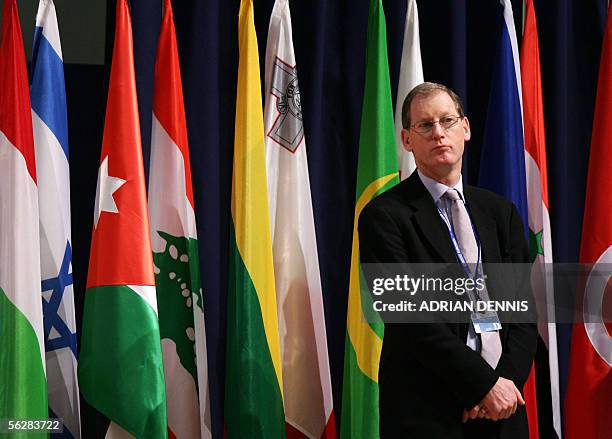 British Prime Minister Tony Blair's official spokesman, Tom Kelly is seen at the final joint press conference of the Euromed summit in Barcelona, 28...